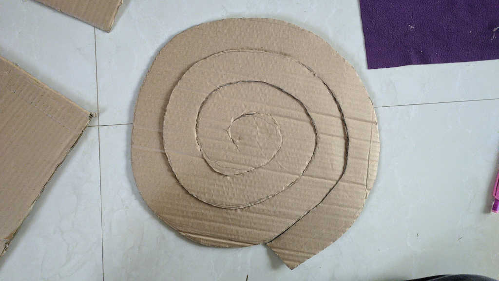 Spiral cutting on a cardboard